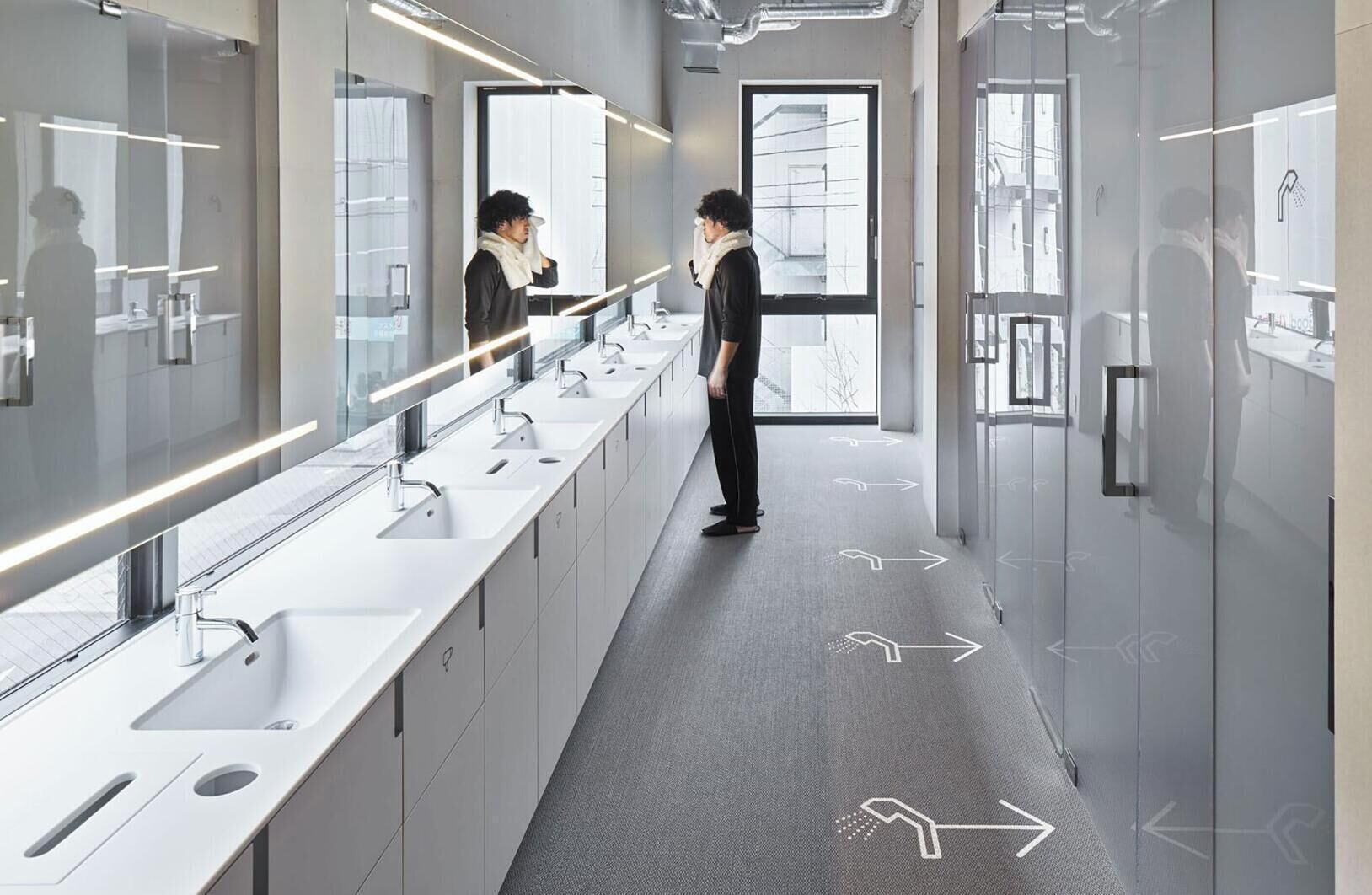 Baño | Regadera, secadora de cabello, pantuflas, bidet electrónico 