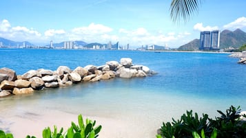Plage privée, parasols, serviettes de plage, snorkeling