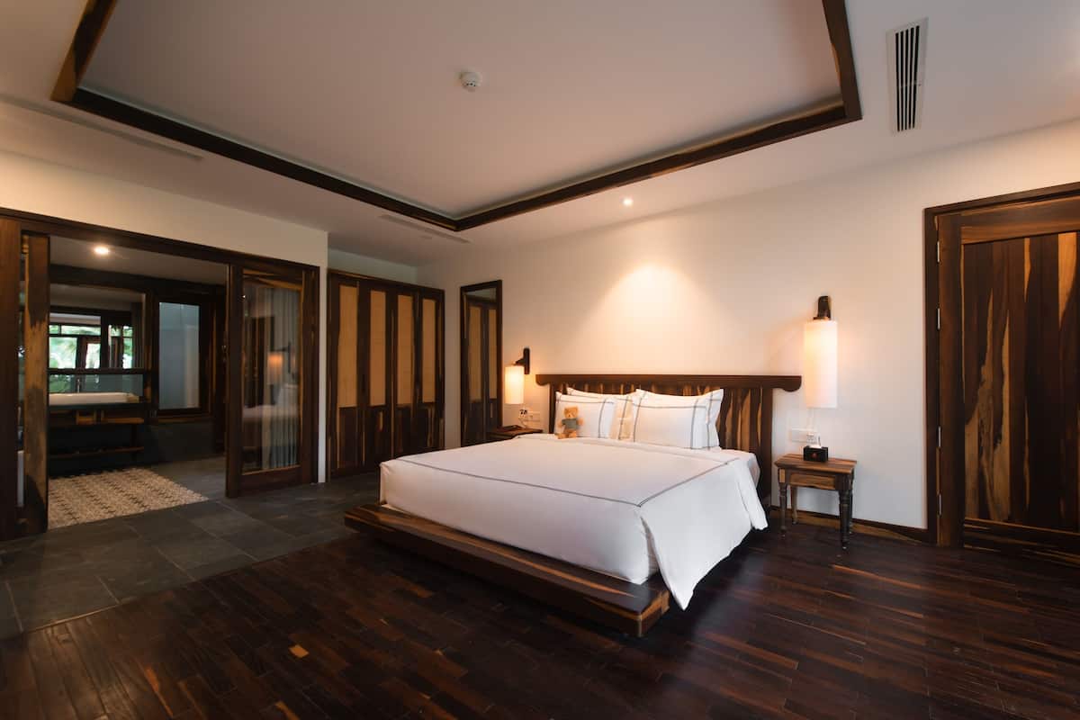 Premium kamer, 1 kingsize bed, gedeeltelijk uitzicht op oceaan (Semi Premium King Bed) | 1 slaapkamer, een minibar, een kluis op de kamer, een bureau