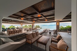 Lobby sitting area - Alibu Resort Nha Trang (Nha Trang)