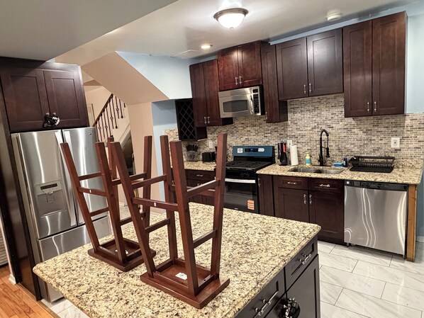 Fridge, microwave, oven, stovetop - Luxury Home Away From Your Home (Chicago)