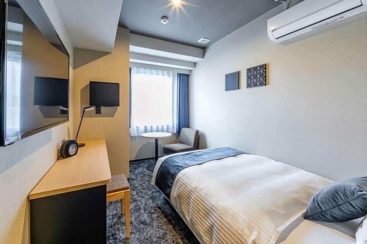 1 bedroom, in-room safe, iron/ironing board, free WiFi