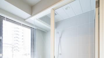 Shower Twin Room, Non Smoking | Bathroom | Free toiletries, hair dryer, slippers, bidet