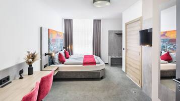 Double Room | Desk, laptop workspace, soundproofing, iron/ironing board