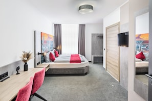 Double Room | 1 bedroom, desk, laptop workspace, soundproofing