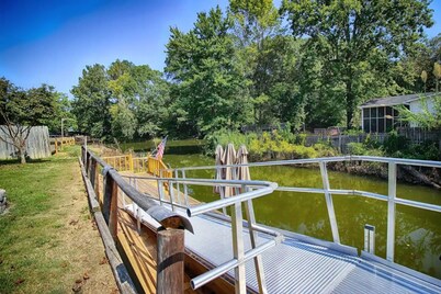 Sardis Lakefront Cabin