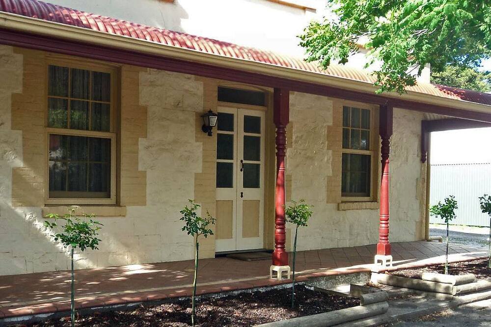 Experience all the Barossa Valley has to offer in a delightful heritage cottage.