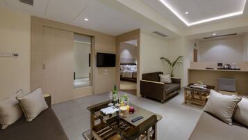 Royal Suite | 1 bedroom, minibar, in-room safe, desk