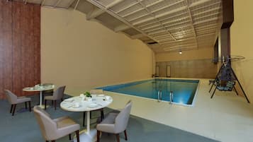 Indoor pool, sun loungers