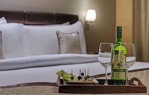 Suite royale | Minibar, coffre-fort, bureau, accès au Wi-Fi (inclus)