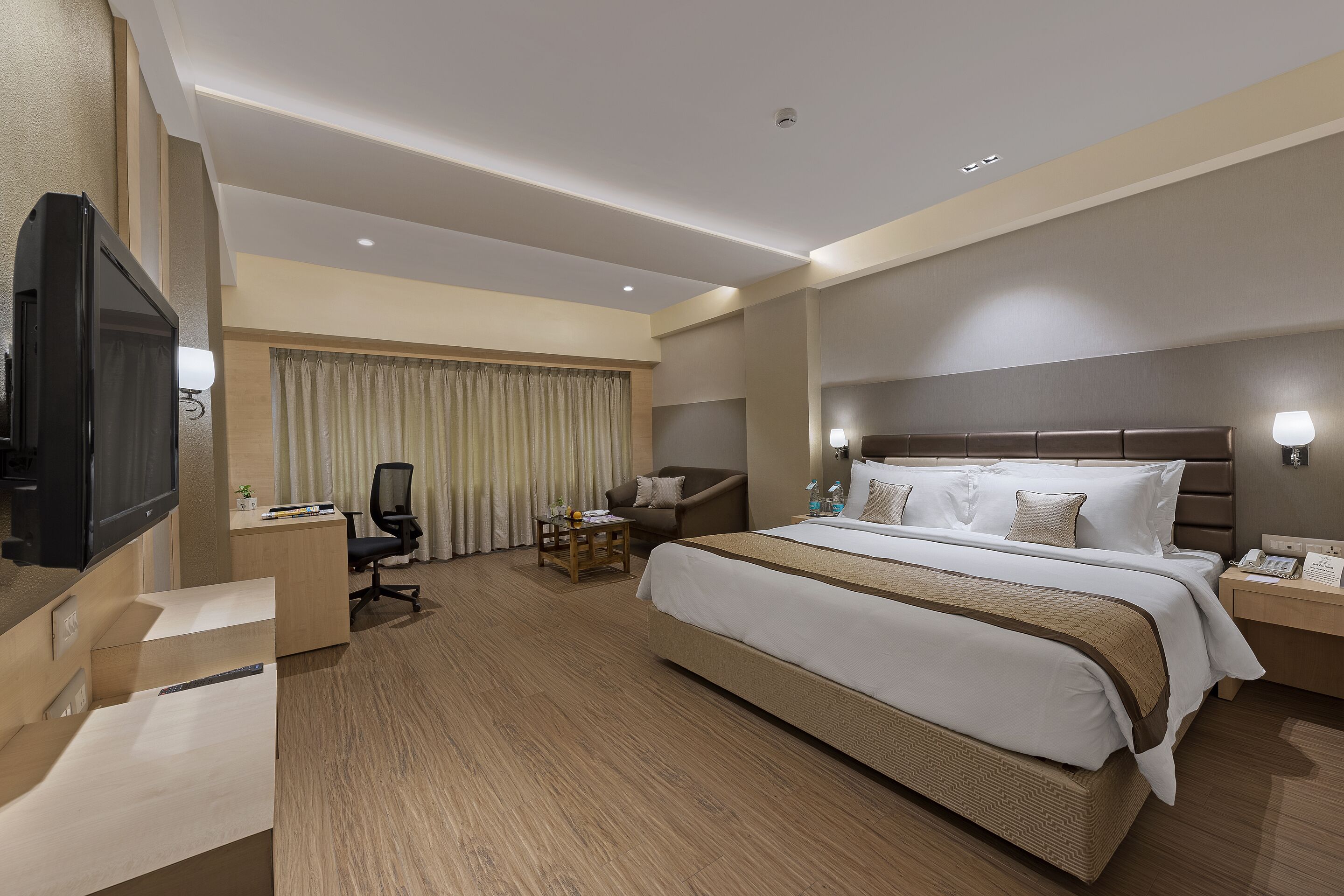 Standard Room | Minibar, in-room safe, desk, free WiFi