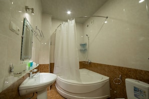Standard Quadruple Room | Bathroom | Free toiletries, bathrobes, slippers, bidet