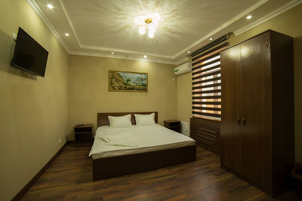 Standard Double Room | Desk, WiFi (free), bed sheets