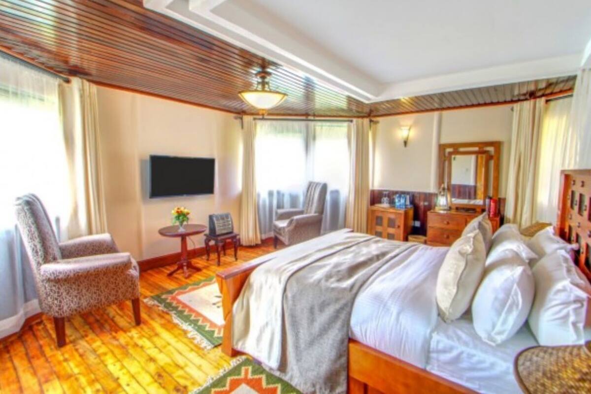 Premium bedding, in-room safe, desk, free WiFi