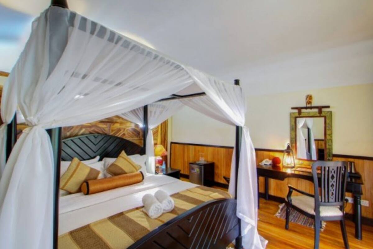 Premium bedding, in-room safe, desk, free WiFi