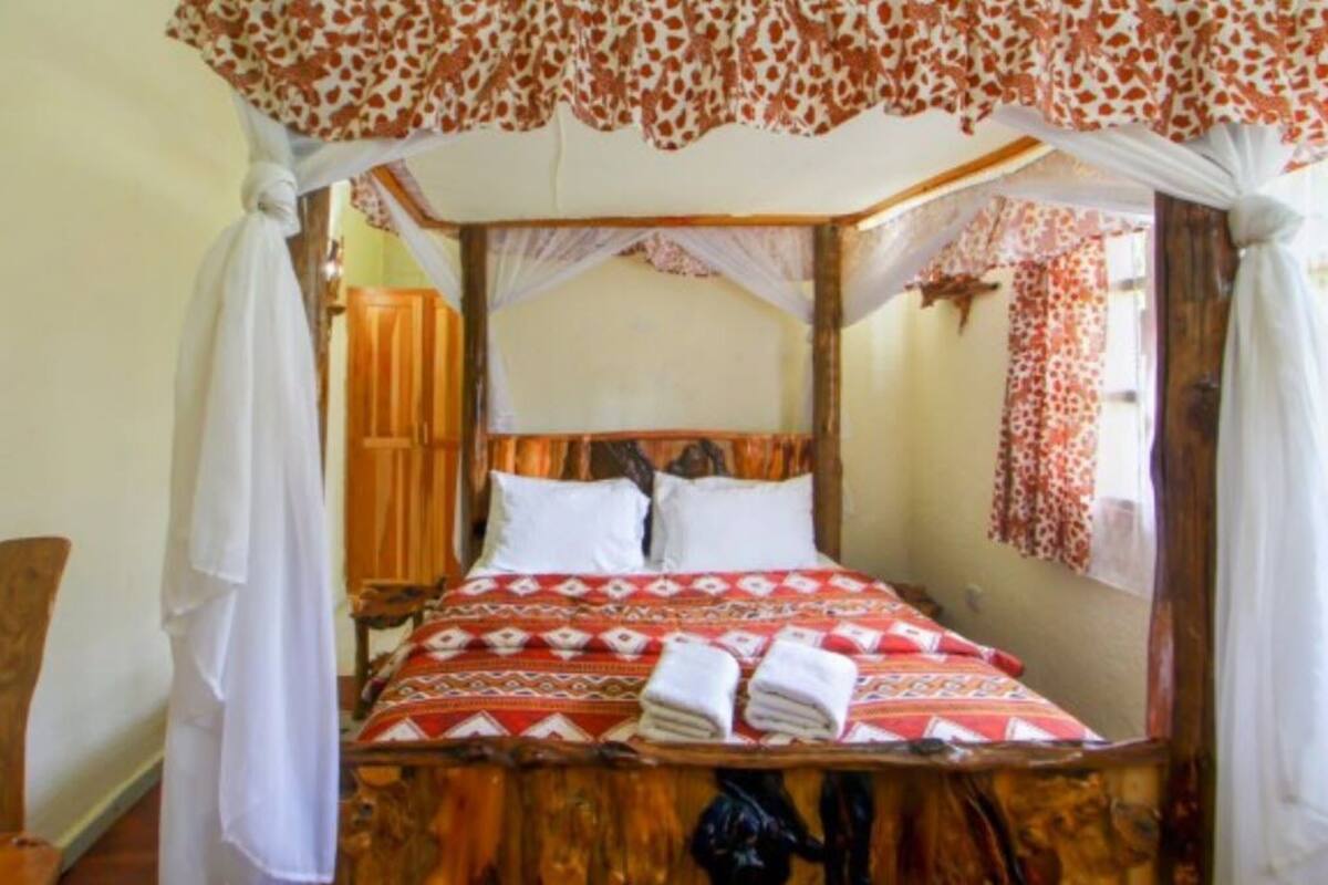 Premium bedding, in-room safe, desk, free WiFi