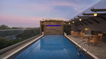 Außenpool, geöffnet von 07:00 Uhr bis 19:00 Uhr, Liegestühle