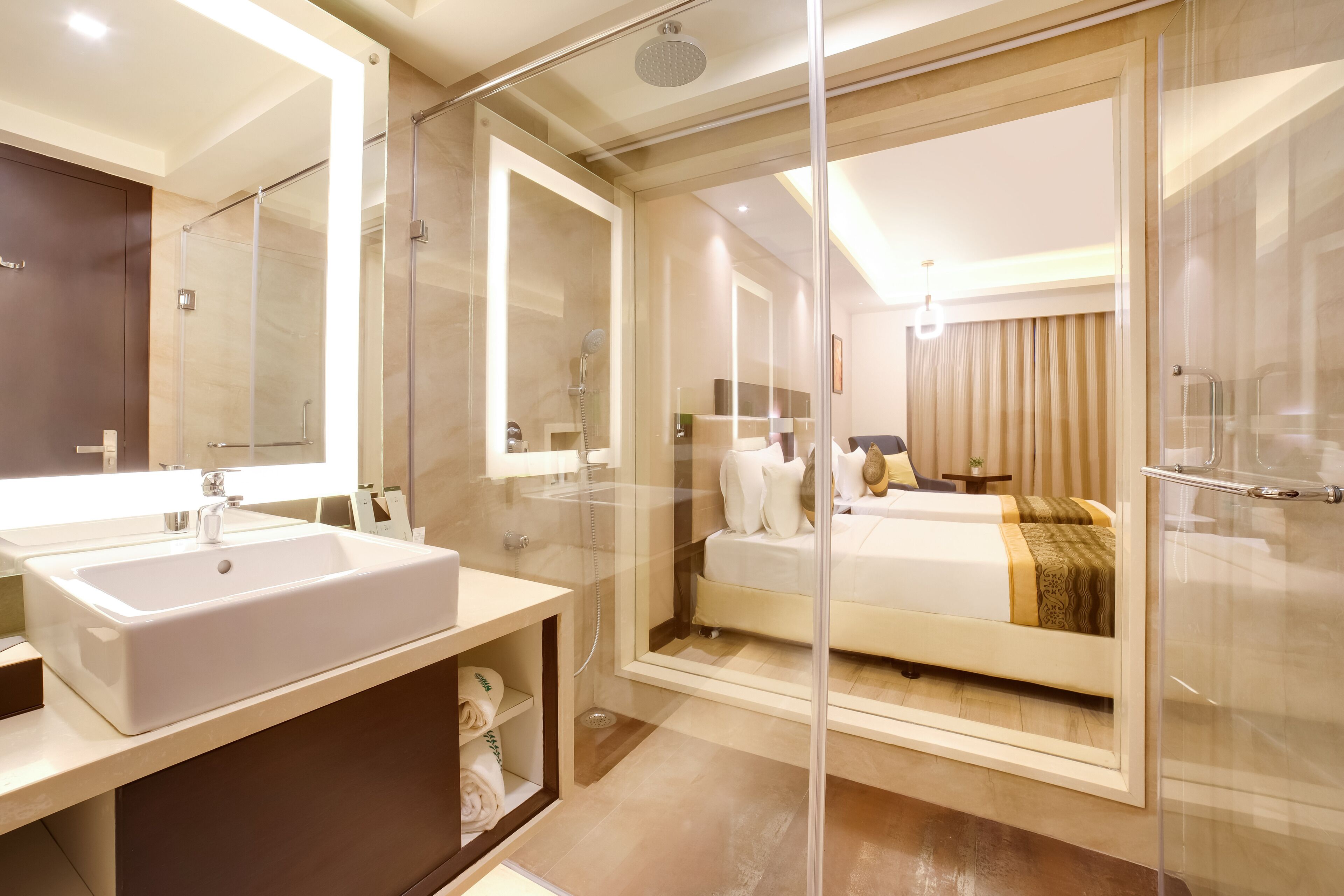 Winter Green Room | Bathroom | Shower, free toiletries, hair dryer, slippers