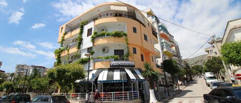 Fachada de la propiedad