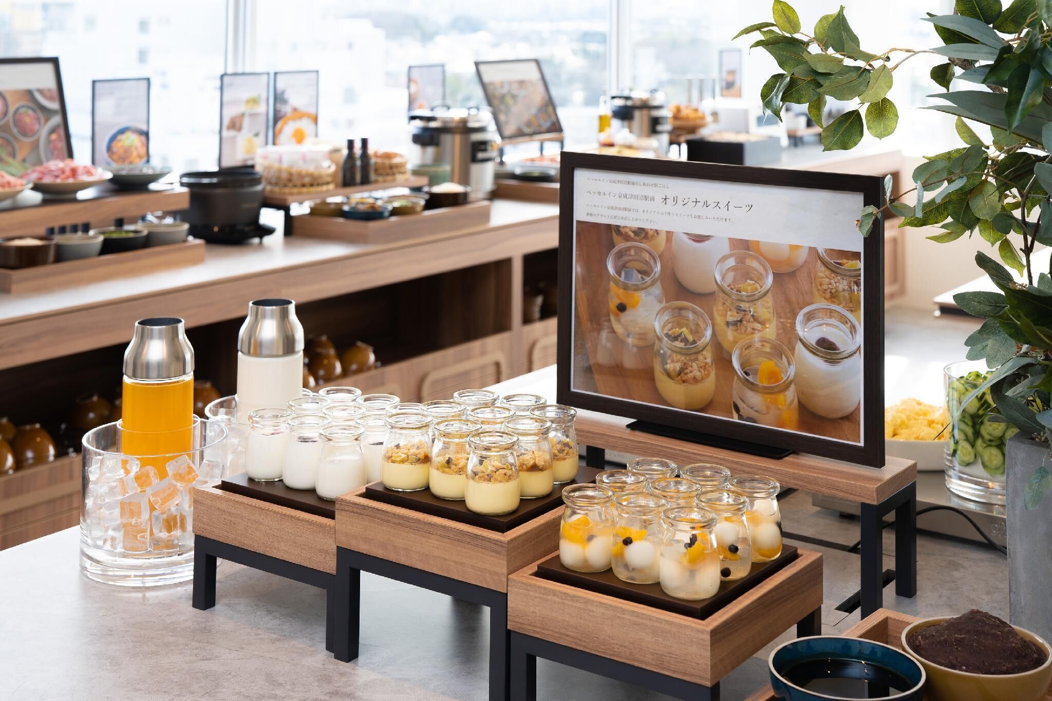 Se ofrece un desayuno bufé (1200 JPY por persona)