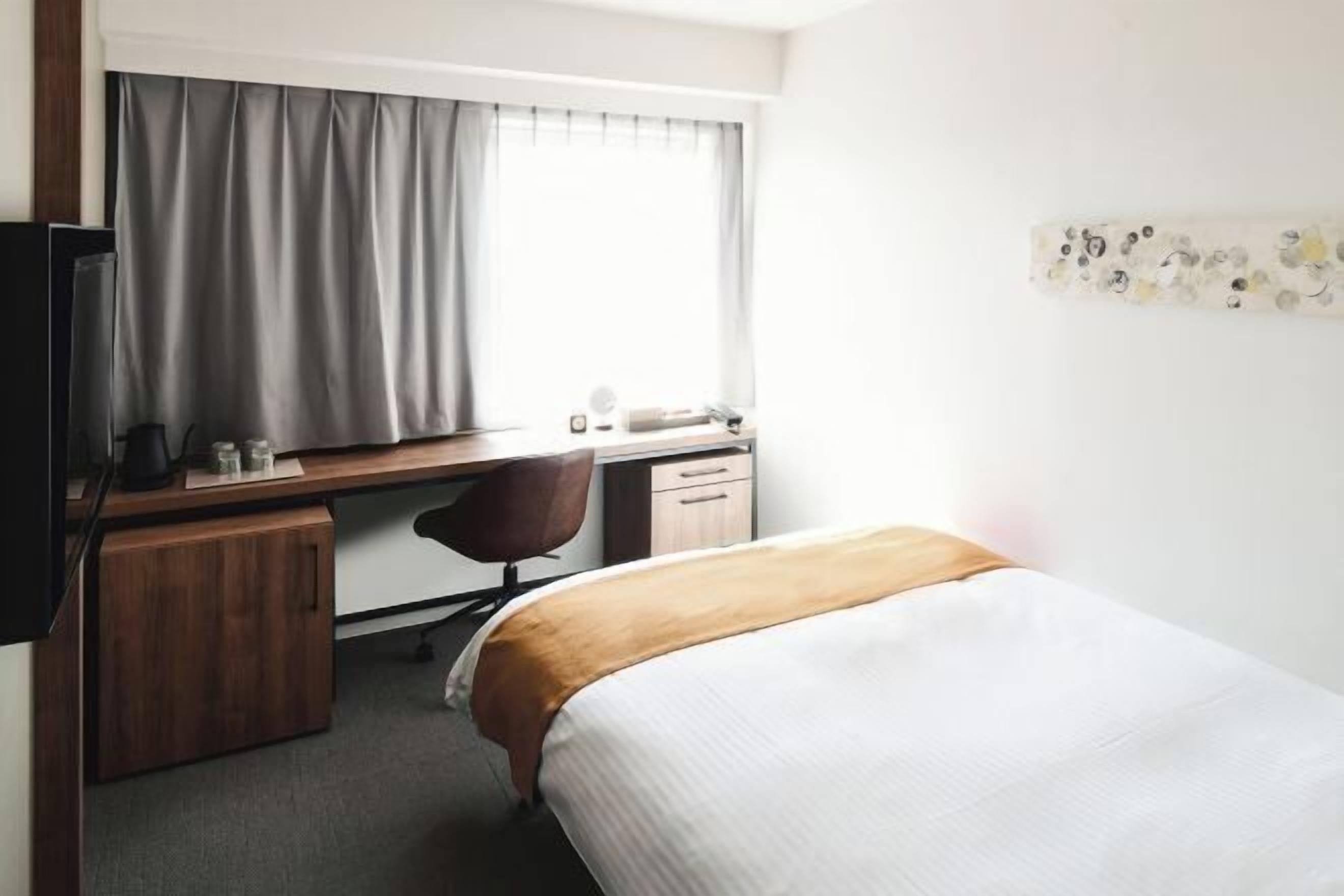 Desk, blackout drapes, free WiFi, bed sheets