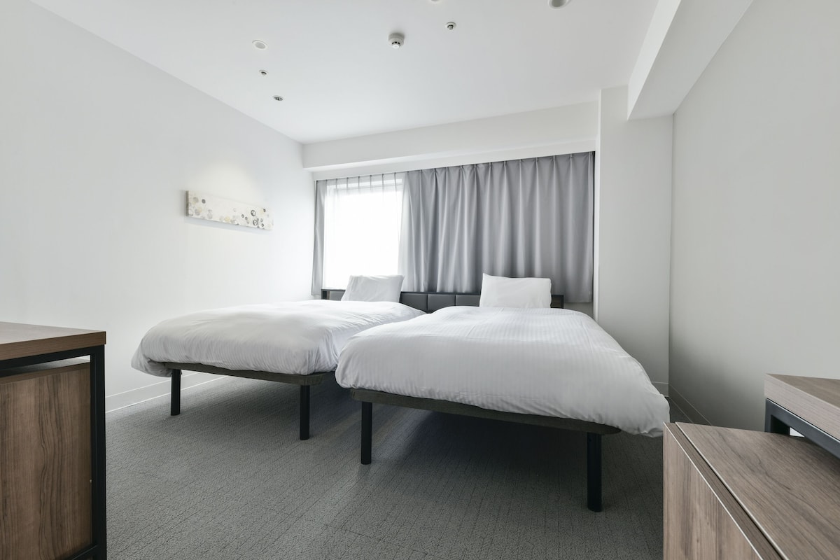 Desk, blackout curtains, free WiFi, bed sheets