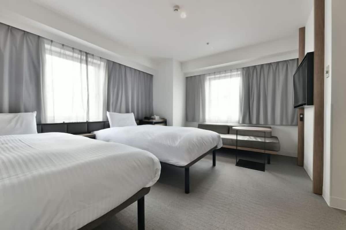 1 bedroom, desk, blackout drapes, free WiFi
