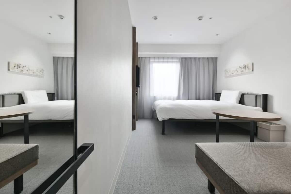1 bedroom, desk, blackout drapes, free WiFi