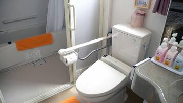 Separate bathtub and shower, free toiletries, hair dryer