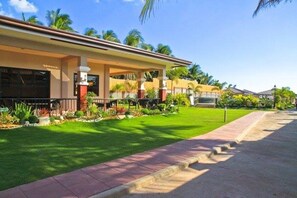 Property grounds - La Sueña Brisa Beach Resort and Events Place (Lemery)