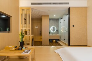 Design Double Room | Minibar, desk, blackout drapes, free WiFi - The Hidden House Chengdu Chunxi Road Branch (Chengdu)