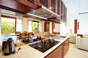 Fridge, stovetop, dishwasher, coffee/tea maker - Royal Garden Villas & Spa Bali (Nusa Dua)
