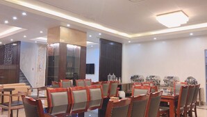 Buffet déjeuner gratuit tous les jours