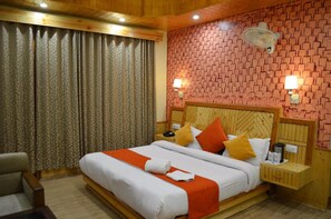 Rollaway beds, free WiFi, bed sheets - Gezellig Inn - Kanyal Villas (Manali)