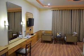 Rollaway beds, free WiFi, bed sheets - Gezellig Inn - Kanyal Villas (Manali)