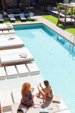 Outdoor pool, open 10:00 AM to 7:00 PM, pool umbrellas, pool loungers - Pilot Amphora Boutique Hotel - Adults Only (Apokoronas)