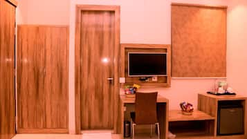 Deluxe Double Room, 1 Double Bed | Room amenity