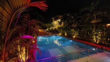 Indoor pool, outdoor pool