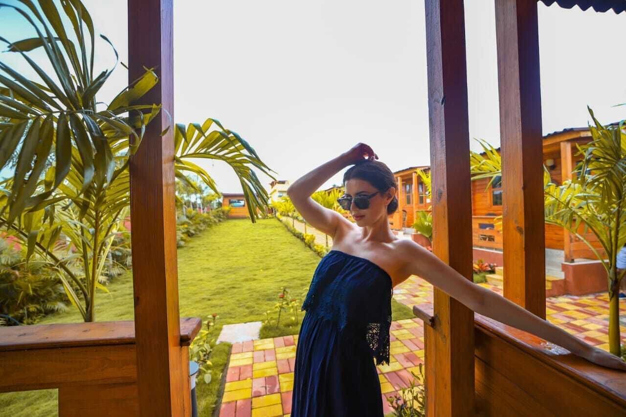 Deluxe Wooden Cottage with AC | Soundproofing, free WiFi