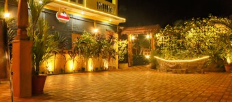 Grand Vatika Resort