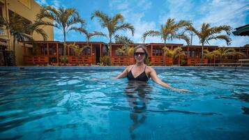 Innenpool, AuĂenpool