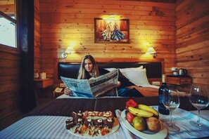 Luxurious Wooden Cottages with Hill View | Soundproofing, free WiFi - Grand Vatika Resort (Arambol)