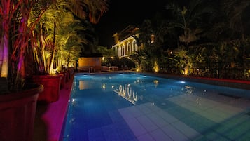 Indoor pool, outdoor pool