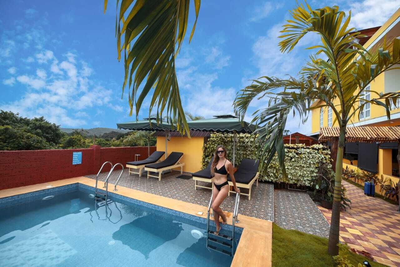 Indoor pool, outdoor pool