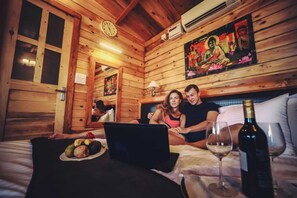 Luxurious Wooden Cottages with Hill View | Soundproofing, free WiFi - Grand Vatika Resort (Arambol)