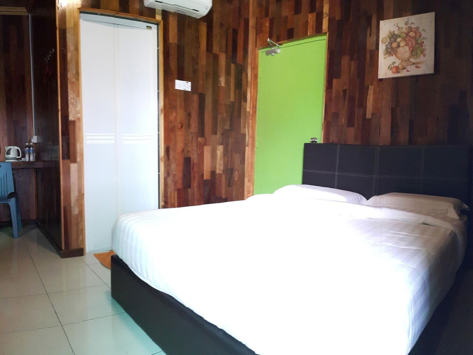 Desk, iron/ironing board, bed sheets