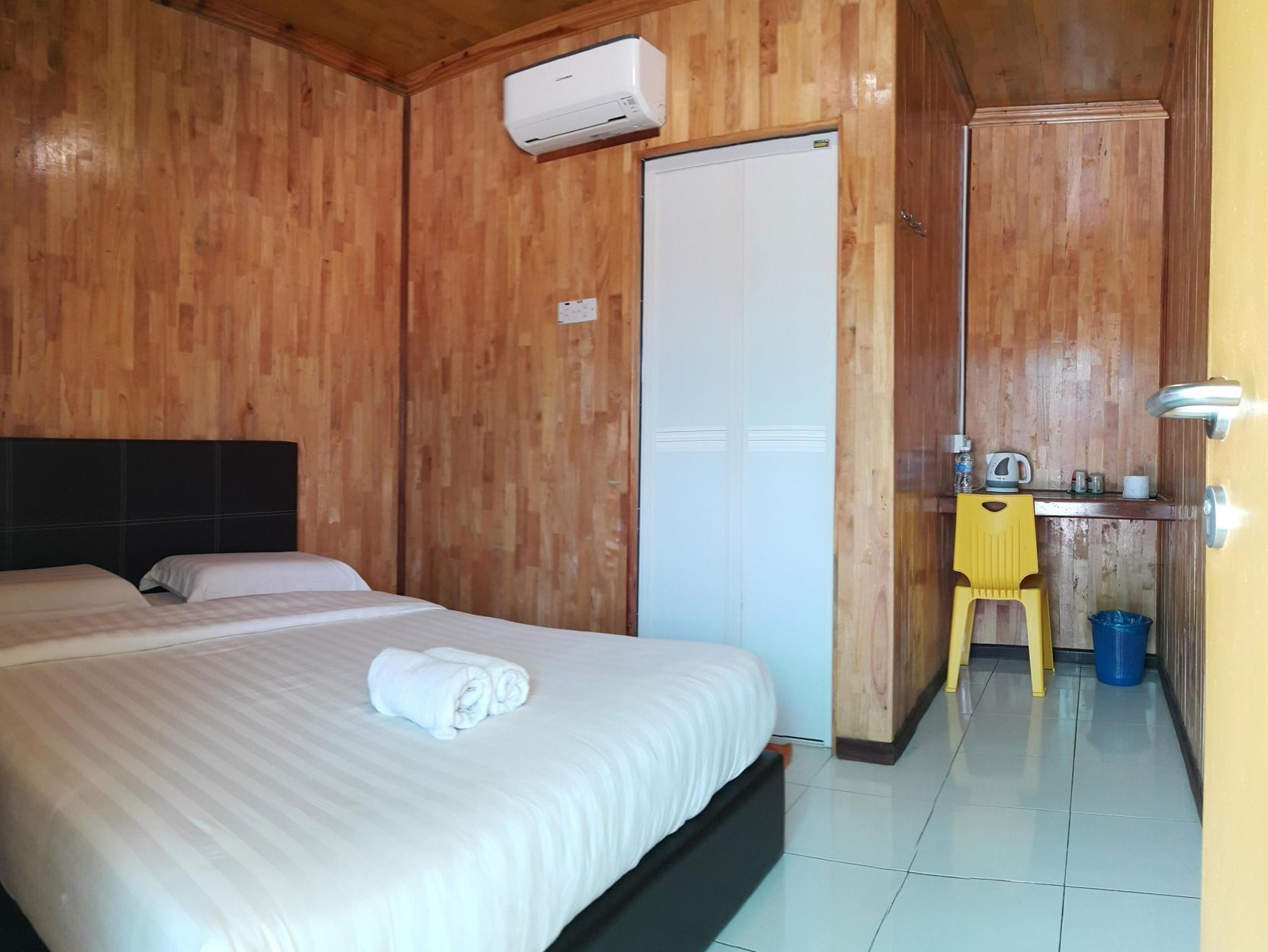 Desk, iron/ironing board, bed sheets