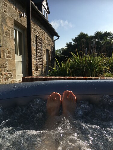 Luxury 3 bed, 2 bathroom Boutique style Gite with secluded sunny garden