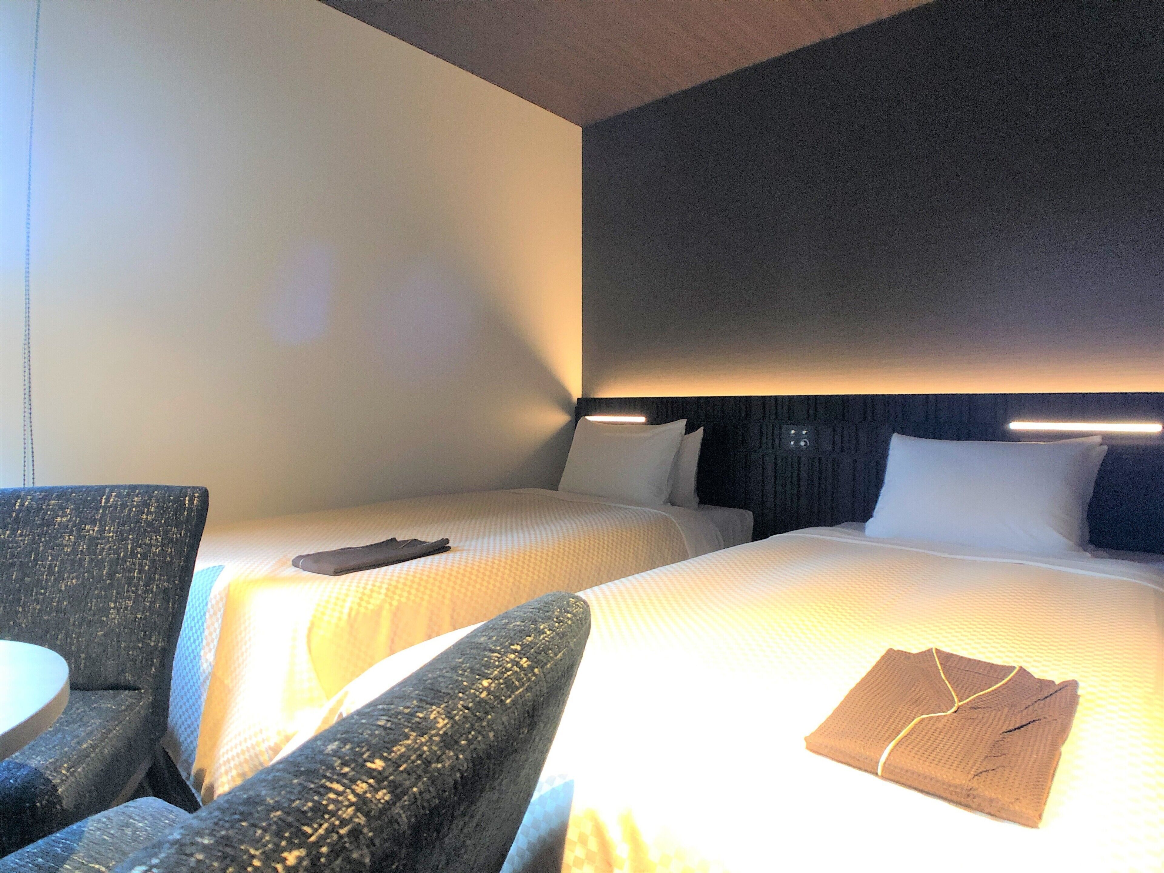 laptop workspace, free wifi, bed sheets