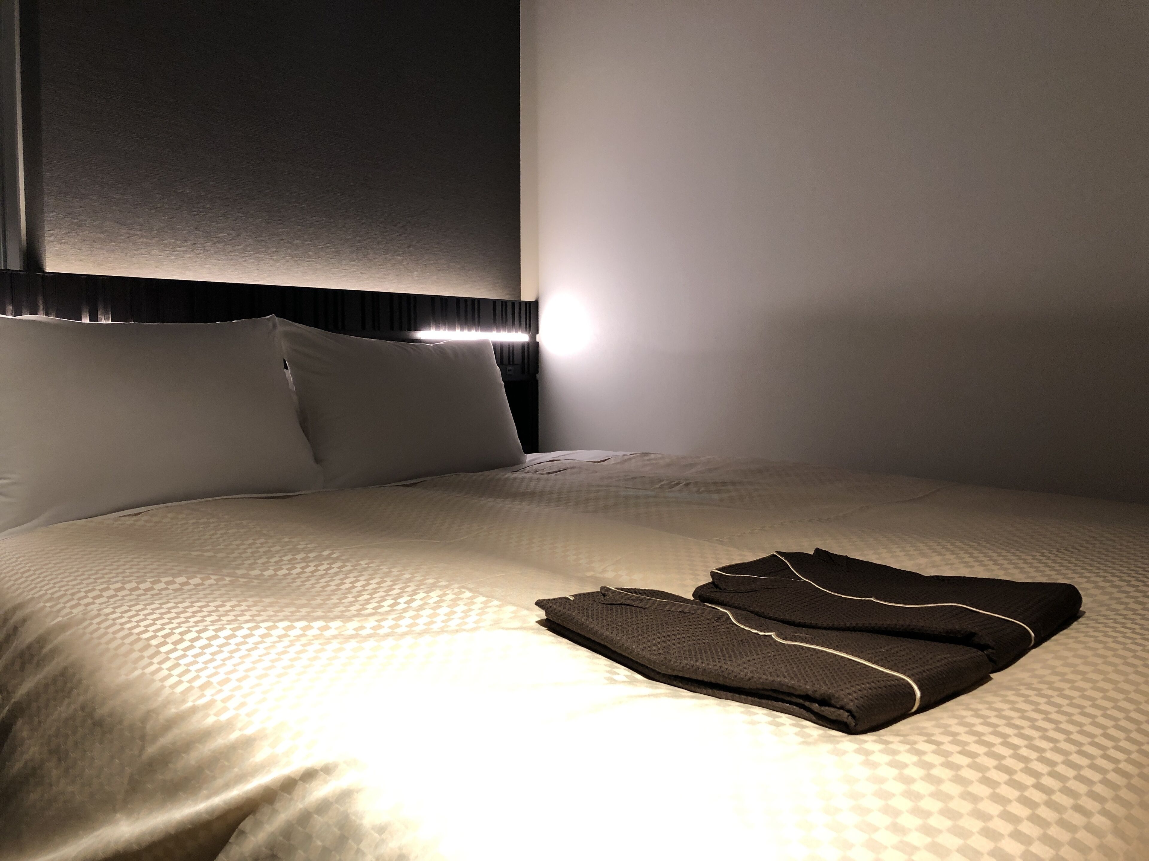 universal room | laptop workspace, free wifi, bed sheets